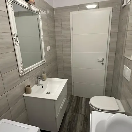 Rbc Augustin Presecan With Parking شقة *